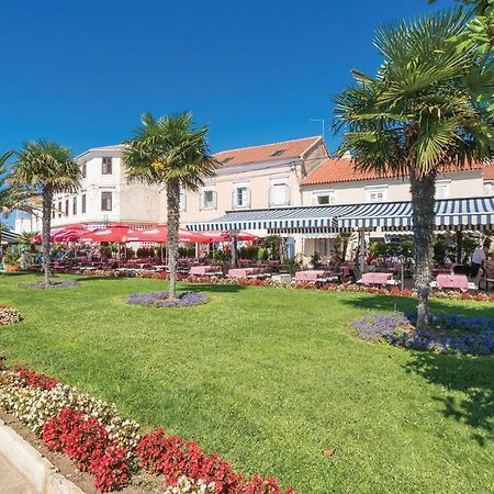 Awesome Apartment In Sveti Filip I Jakov W/ 1 Bedrooms Zewnętrze zdjęcie